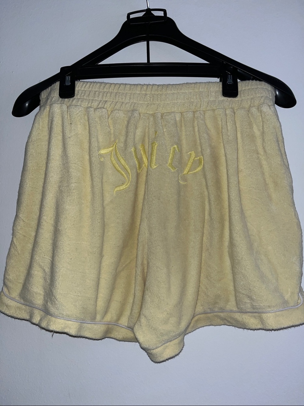*SET* Juicy Couture Light Yellow Tee WITH SHORTS - Picture 1 of 3